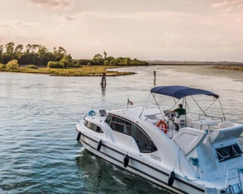 https://www.redlotus-charter.ro/expeditie/venice-mai2024/