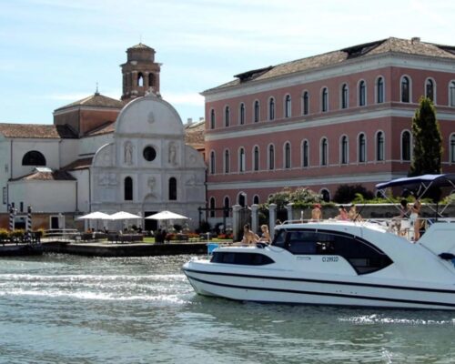 https://www.redlotus-charter.ro/expeditie/venice-mai2024/